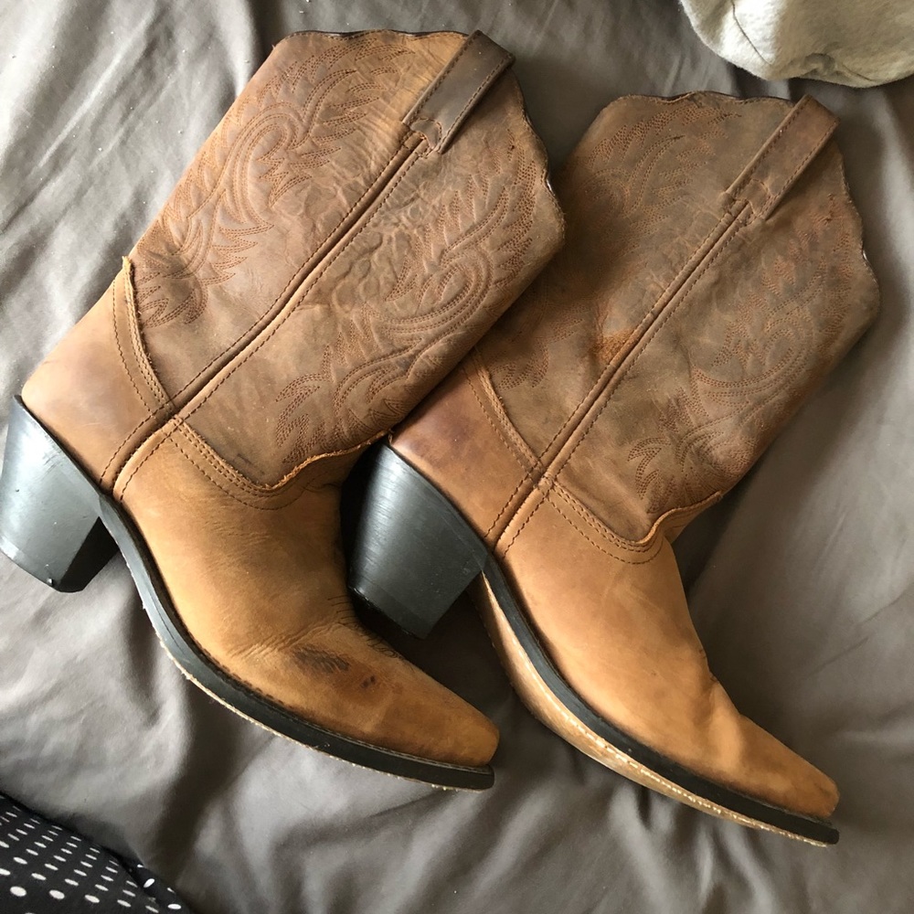 Size 9 cowboy boots
